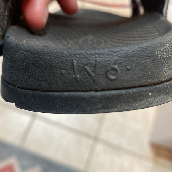 Chaco low down sandals EUC - Picture 3 of 4